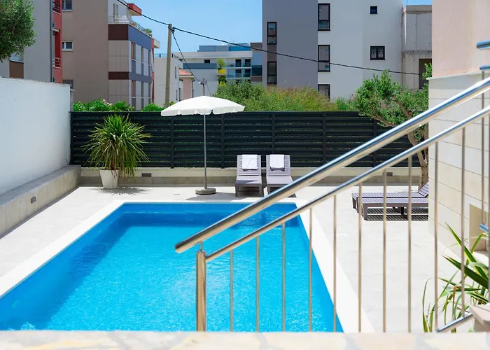 Pjer - Pool & Private Parking Near Znjan * Spalato