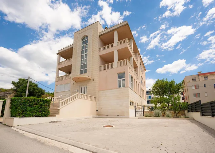 Pjer - Pool & Private Parking Near Znjan * Spalato