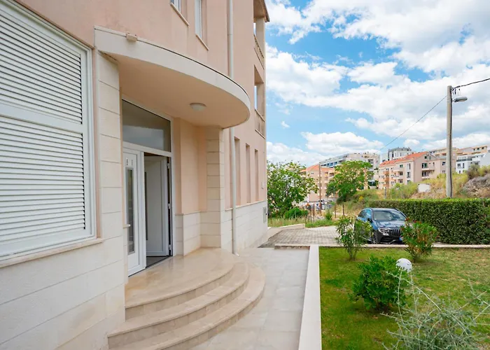 Pjer - Pool & Private Parking Near Znjan *