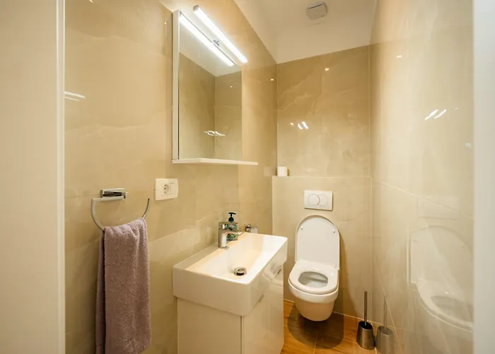 Pjer - Pool & Private Parking Near Znjan Spalato