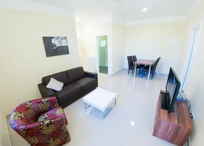 Pjer - Pool & Private Parking Near Znjan