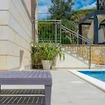 Pjer - Pool & Private Parking Near Znjan * 스플리트