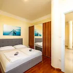 Pjer - Pool & Private Parking Near Znjan 아파트