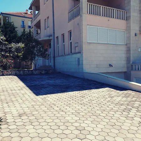 Apartment Apartments Villa Pjer *