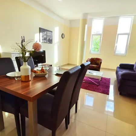 Apartments Villa Pjer *