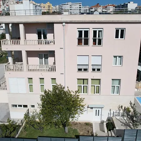 Апартаменты Apartments Villa Pjer - Pool & Private Parking Near Beach Znjan