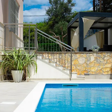 Pjer - Pool & Private Parking Near Znjan *