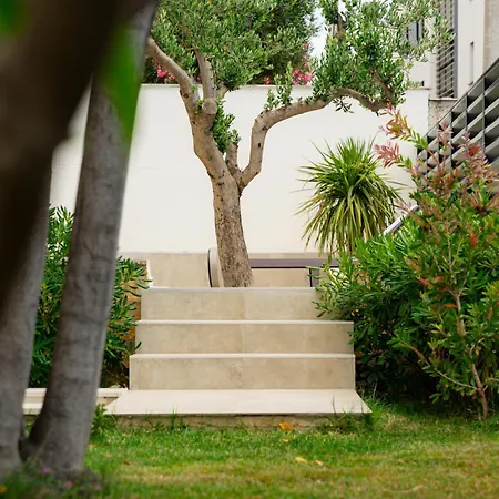 Apartments Villa Pjer - Pool & Private Parking Near Beach Znjan Сплит