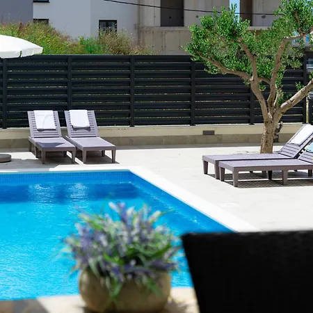 Pjer - Pool & Private Parking Near Znjan Split