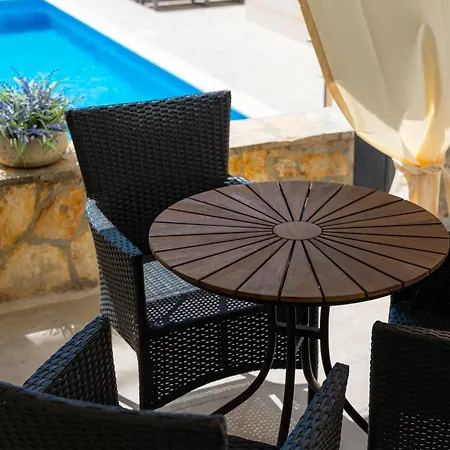 Pjer - Pool & Private Parking Near Znjan Split