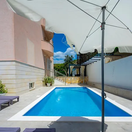 Apartments Villa Pjer * Split