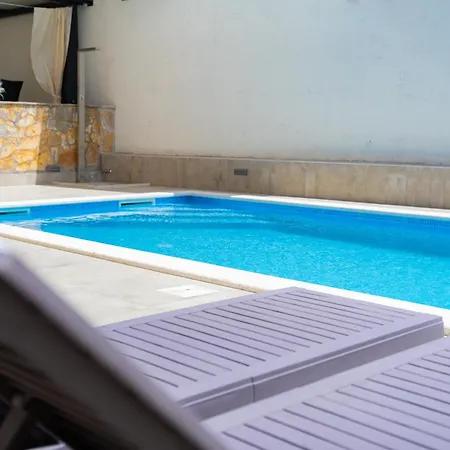 Apartments Villa Pjer - Pool & Private Parking Near Beach Znjan Апартаменты *