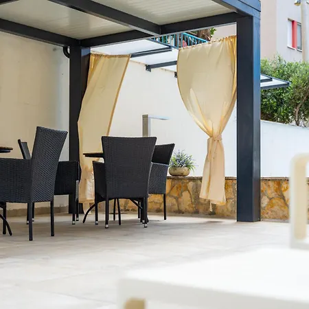 Apartment Apartments Villa Pjer *