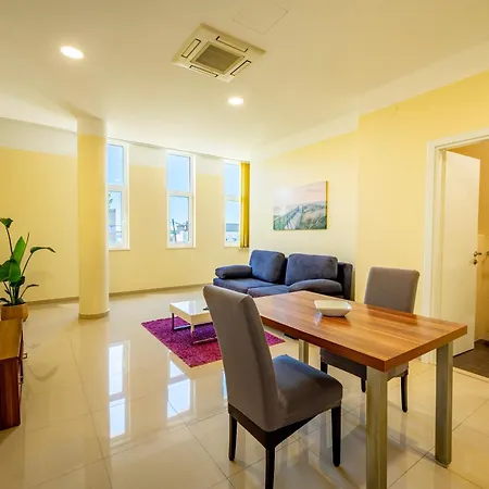 Pjer - Pool & Private Parking Near Znjan *