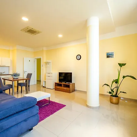 Апартаменты Apartments Villa Pjer - Pool & Private Parking Near Beach Znjan