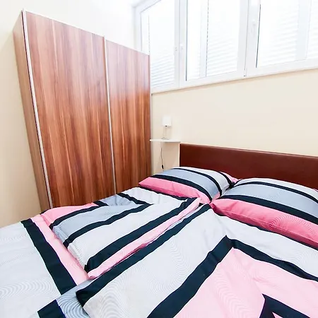 Apartments Villa Pjer - Pool & Private Parking Near Beach Znjan * Сплит