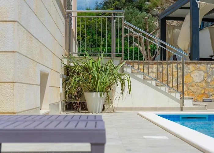 Pjer - Pool & Private Parking Near Znjan * Split