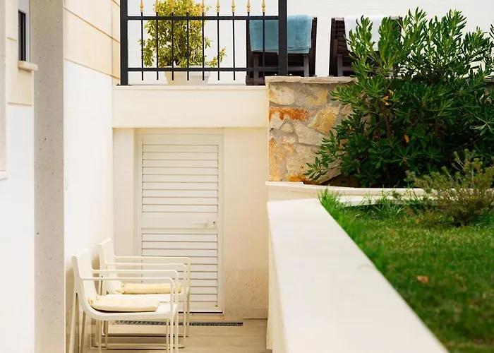 Pjer - Pool & Private Parking Near Znjan * Split