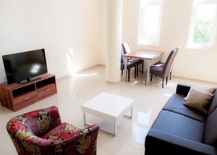 Pjer - Pool & Private Parking Near Znjan