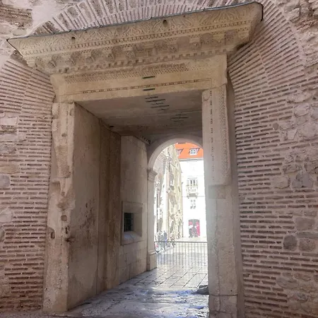 Apartments Villa Pjer - Pool & Private Parking Near Beach Znjan