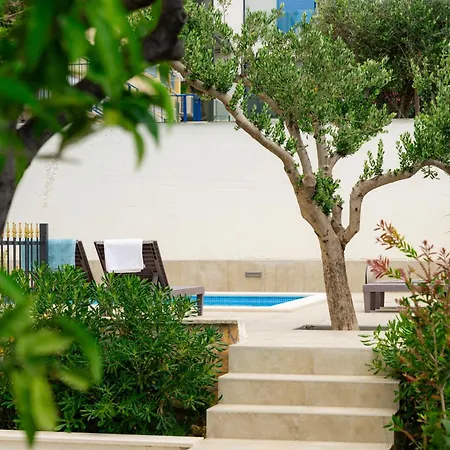 Apartment Apartments Villa Pjer - Pool & Private Parking Near Beach Znjan