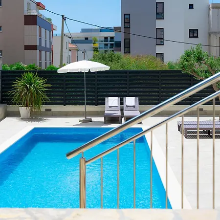 Apartments Villa Pjer - Pool & Private Parking Near Beach Znjan * Split