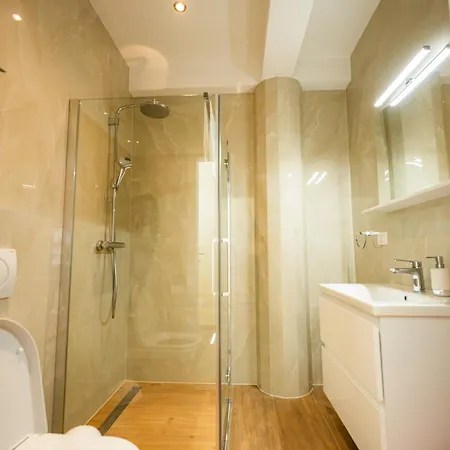 Apartments Villa Pjer - Pool & Private Parking Near Beach Znjan Apartment Split