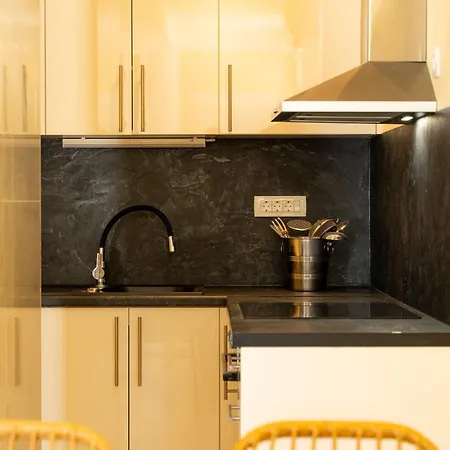 Apartments Villa Pjer - Pool & Private Parking Near Beach Znjan