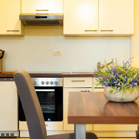 Apartments Villa Pjer - Pool & Private Parking Near Beach Znjan Apartment