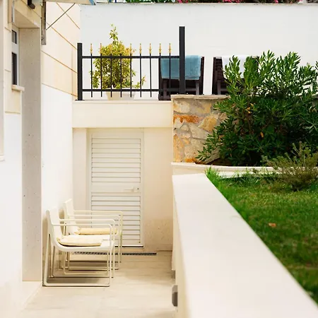 Apartments Villa Pjer - Pool & Private Parking Near Beach Znjan * Split