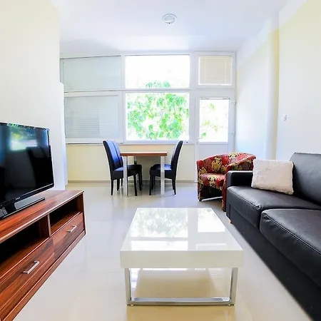 Apartments Villa Pjer - Pool & Private Parking Near Beach Znjan Split